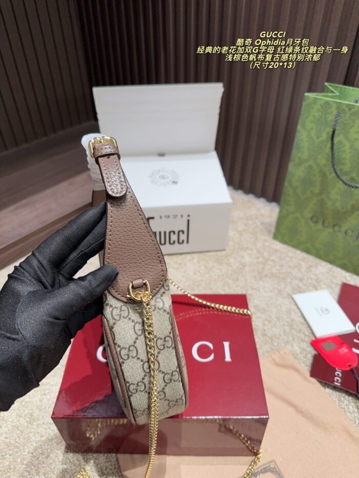 Gucci Ophidia Crescent Bag Classic Monogram With Double Gs Red And Green Stripes Light Brown Canvas With Vintage Charm Customisable With Ample Capacity - Image 4
