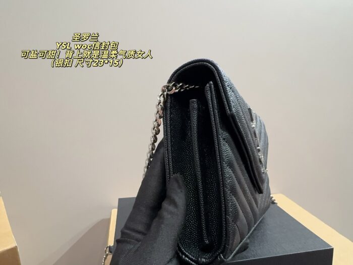 Yves Saint Laurent Woc Envelope Bag Silver Buckle Versatile Carrying Options Elegant And Refined - Image 4