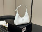 Prada Hobo Shoulder Bag Generous Capacity Suitable For Banquets And Everyday Use