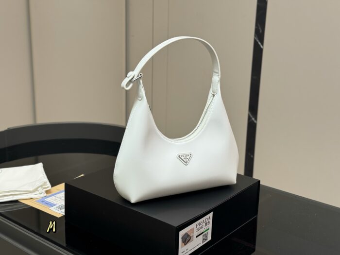 Prada Hobo Shoulder Bag Generous Capacity Suitable For Banquets And Everyday Use - Image 1