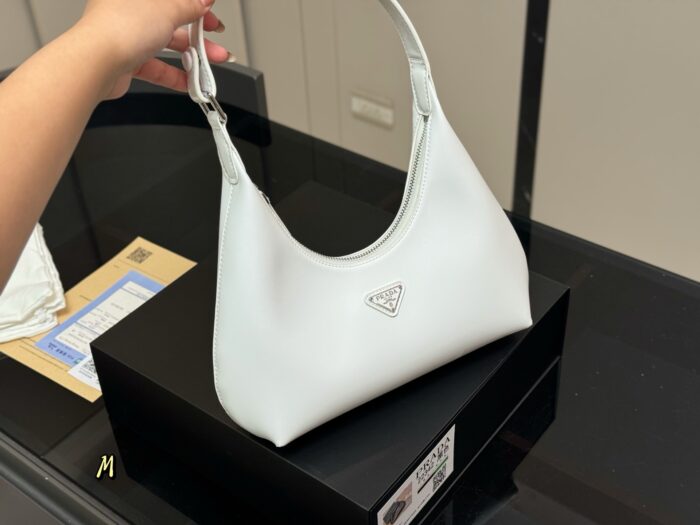 Prada Hobo Shoulder Bag Generous Capacity Suitable For Banquets And Everyday Use - Image 2