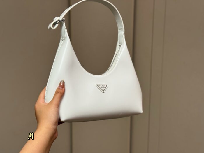Prada Hobo Shoulder Bag Generous Capacity Suitable For Banquets And Everyday Use - Image 9