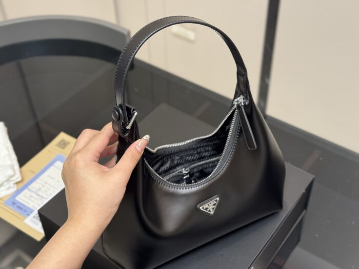 Prada Hobo Shoulder Bag Spacious Capacity Perfect For Parties And Everyday Use - Image 4