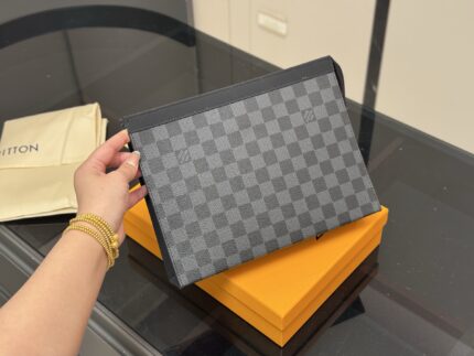 Louis Vuitton Unisex Large Handbag Toiletry Bag Genuine Leather Lining Large Capacity
