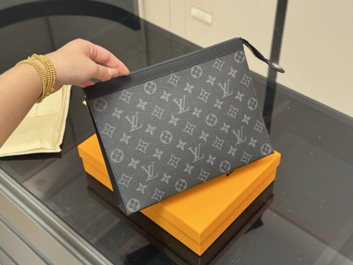 Louis Vuitton Unisex Large Handbag Toiletry Bag Genuine Leather Lining Large Capacity - Image 3
