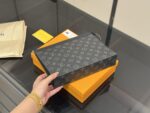 Louis Vuitton Unisex Large Handbag Toiletry Bag Genuine Leather Lining Large Capacity - Image 5