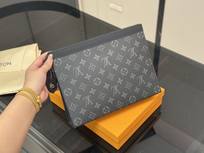 Louis Vuitton Unisex Large Handbag Toiletry Bag Genuine Leather Lining Large Capacity - Image 7