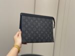 Louis Vuitton Unisex Large Handbag Toiletry Bag Genuine Leather Lining Large Capacity - Image 9