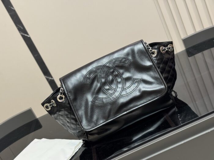 Chanel Denim Messenger Bag Effortlessly Versatile And Practical Stylishly Adaptable - Image 1