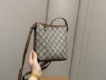 Gucci Classic Bucket Bag Versatile And Effortlessly Wearable - Image 9