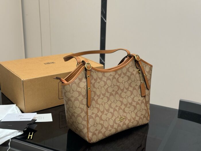 Coach Hanna New Shopping Tote Compact Size With Internal Compartments - Image 1