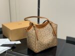 Coach Hanna New Shopping Tote Compact Size With Internal Compartments - Image 2