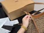 Coach Hanna New Shopping Tote Compact Size With Internal Compartments - Image 3