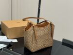 Coach Hanna New Shopping Tote Compact Size With Internal Compartments - Image 9