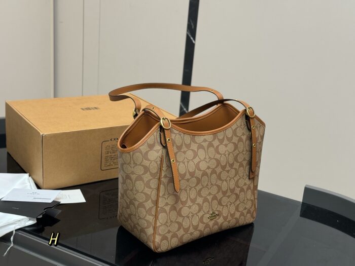 Coach Hanna New Shopping Tote Compact Size With Internal Compartments - Image 9