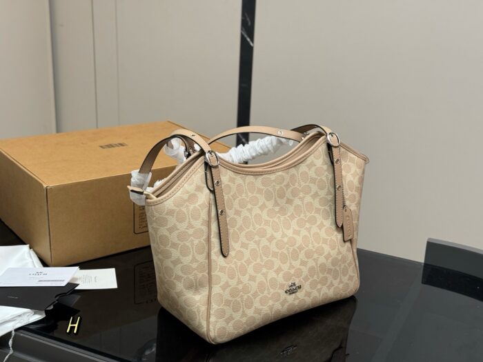 Coach Hanna New Shopping Tote Compact Size With Internal Compartments - Image 11