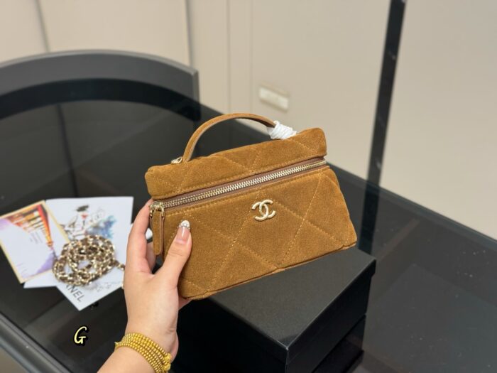 Chanel Hobo Lunchbox Bag Lightweight, Spacious, Exquisite, Practical, And Versatile - Image 5