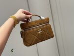 Chanel Hobo Lunchbox Bag Lightweight, Spacious, Exquisite, Practical, And Versatile - Image 9