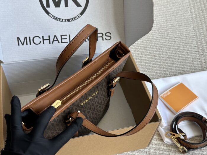 Michael Kors New Tote Bag Clean Silhouette With Long Shoulder Strap Design - Image 4