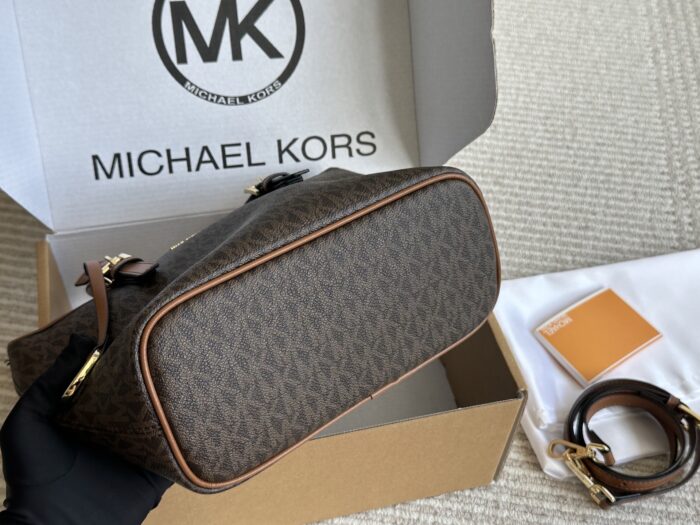 Michael Kors New Tote Bag Clean Silhouette With Long Shoulder Strap Design - Image 5
