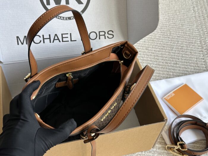 Michael Kors New Tote Bag Clean Silhouette With Long Shoulder Strap Design - Image 9