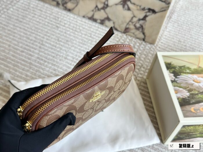 Coach Compact Camera Bag With Double Zipper Closure – Small In Size Yet Spacious Inside. Dimensions: 19 × 12 Cm - Image 3