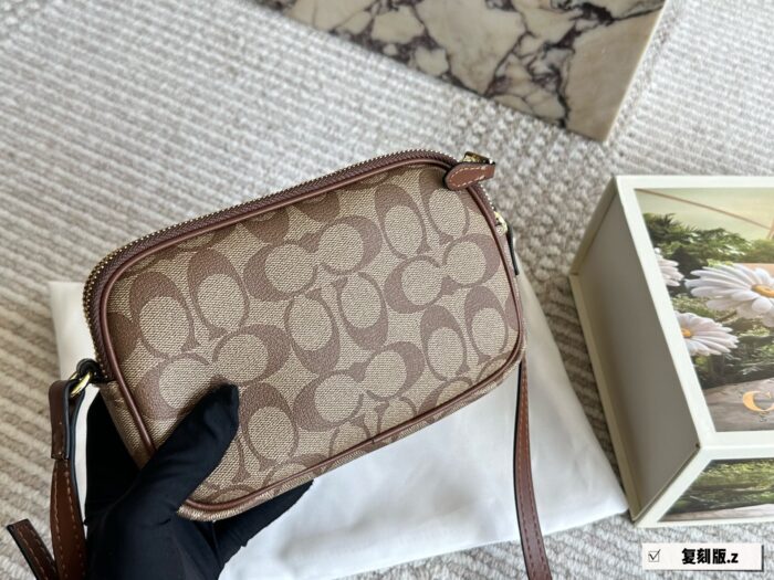 Coach Compact Camera Bag With Double Zipper Closure – Small In Size Yet Spacious Inside. Dimensions: 19 × 12 Cm - Image 4