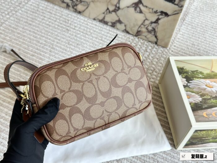 Coach Compact Camera Bag With Double Zipper Closure – Small In Size Yet Spacious Inside. Dimensions: 19 × 12 Cm - Image 6