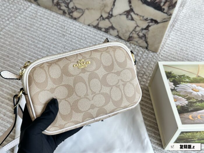 Coach Compact Camera Bag With Double Zipper Closure – Small In Size Yet Spacious Inside. Dimensions: 19 × 12 Cm - Image 11