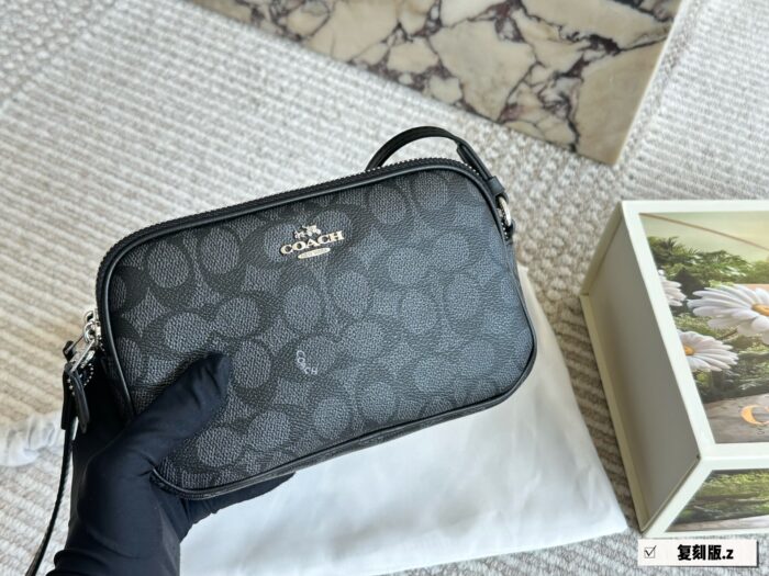 Coach Compact Camera Bag With Double Zipper Closure – Small In Size Yet Spacious Inside. Dimensions: 19 × 12 Cm - Image 12
