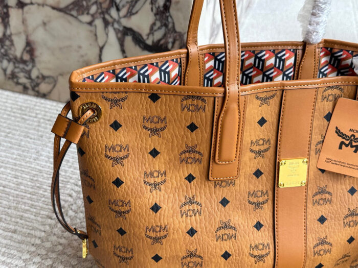 Mcm Reversible Tote Bag With Visetos Print And Detachable Inner Pouch – Handheld, Shoulder, Crossbody - Image 4