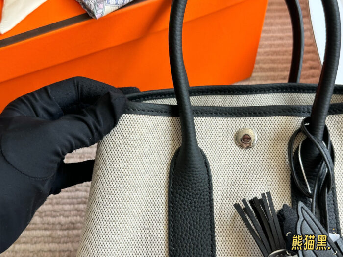 Hermès Mini Garden Handbag Exquisitely Charming Complimentary Silk Scarf And Pendant Complete With Box - Image 2