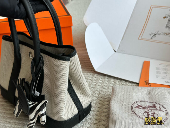 Hermès Mini Garden Handbag Exquisitely Charming Complimentary Silk Scarf And Pendant Complete With Box - Image 3