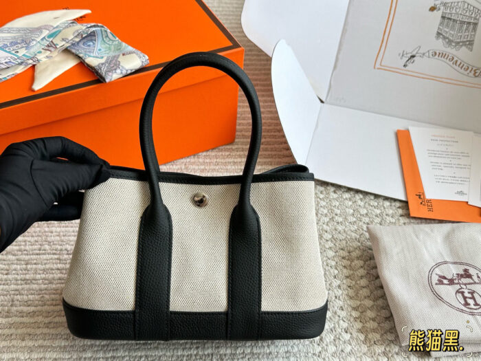 Hermès Mini Garden Handbag Exquisitely Charming Complimentary Silk Scarf And Pendant Complete With Box - Image 7