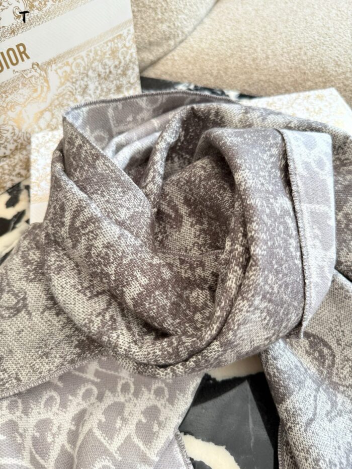 Dior Double-Faced Cashmere Scarf (With Box Tote Bag) - Image 5