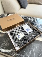 Burberry 30Ja Black Check Wool Scarf - Same Style As Jeon Ji-Hyun'S - Diamond Pattern Warmth