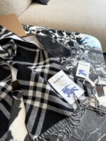 Burberry 30Ja Black Check Wool Scarf - Same Style As Jeon Ji-Hyun'S - Diamond Pattern Warmth - Image 4