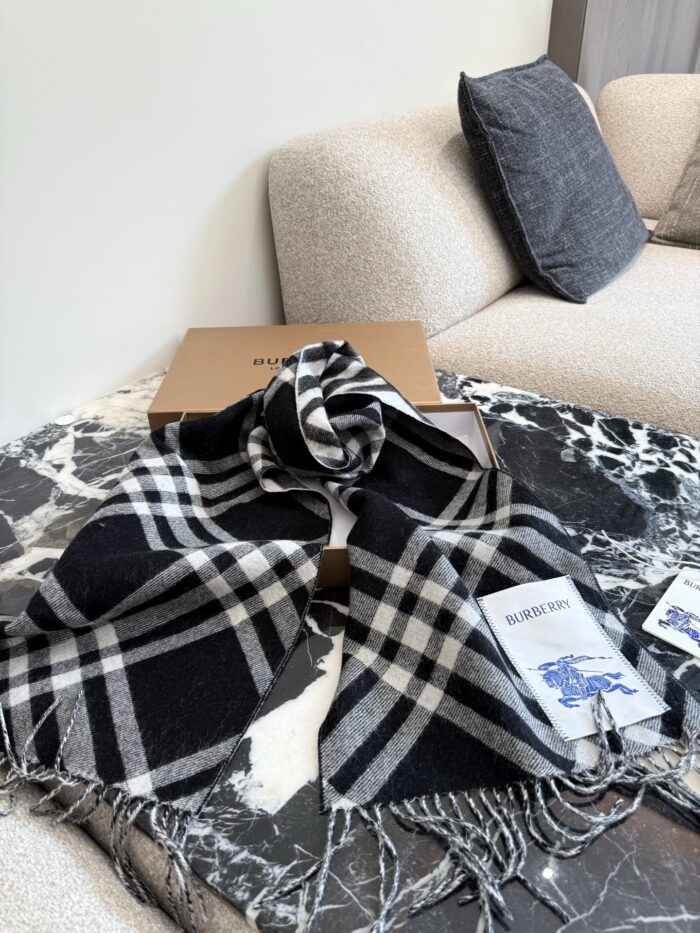 Burberry 30Ja Black Check Wool Scarf - Same Style As Jeon Ji-Hyun'S - Diamond Pattern Warmth - Image 6