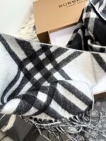 Burberry 30Ja Black Check Wool Scarf - Same Style As Jeon Ji-Hyun'S - Diamond Pattern Warmth - Image 7