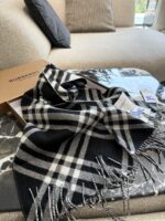 Burberry 30Ja Black Check Wool Scarf - Same Style As Jeon Ji-Hyun'S - Diamond Pattern Warmth - Image 9