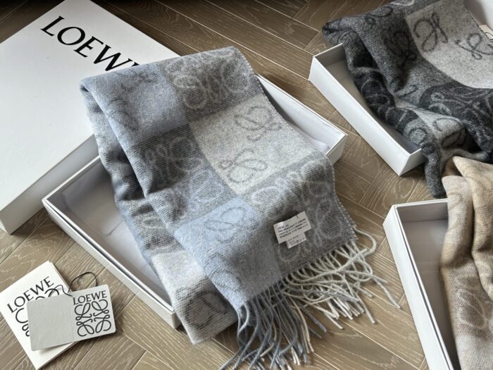 Loewe Cashmere Scarf Delicate Colour Palette Soft And Comfortable - Image 1