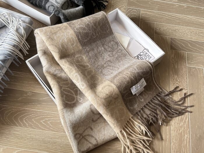 Loewe Cashmere Scarf Delicate Colour Palette Soft And Comfortable - Image 4