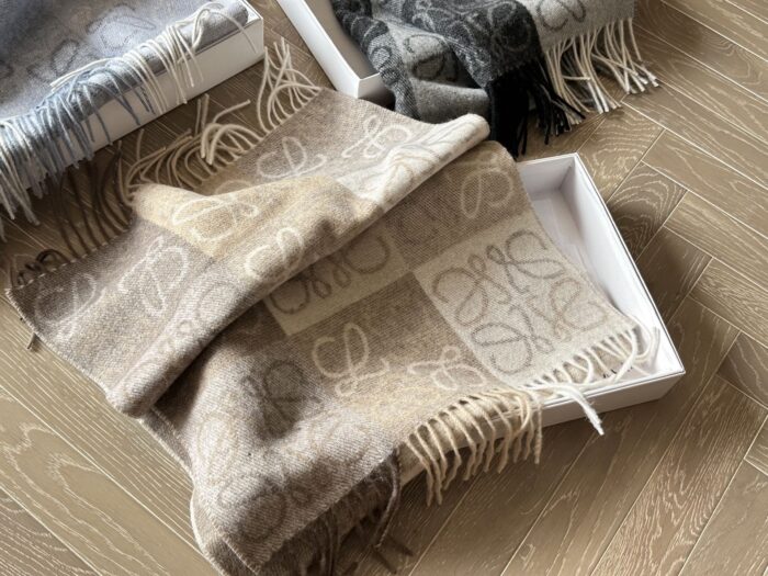 Loewe Cashmere Scarf Delicate Colour Palette Soft And Comfortable - Image 6