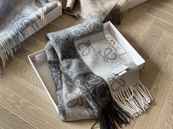 Loewe Cashmere Scarf Delicate Colour Palette Soft And Comfortable - Image 7