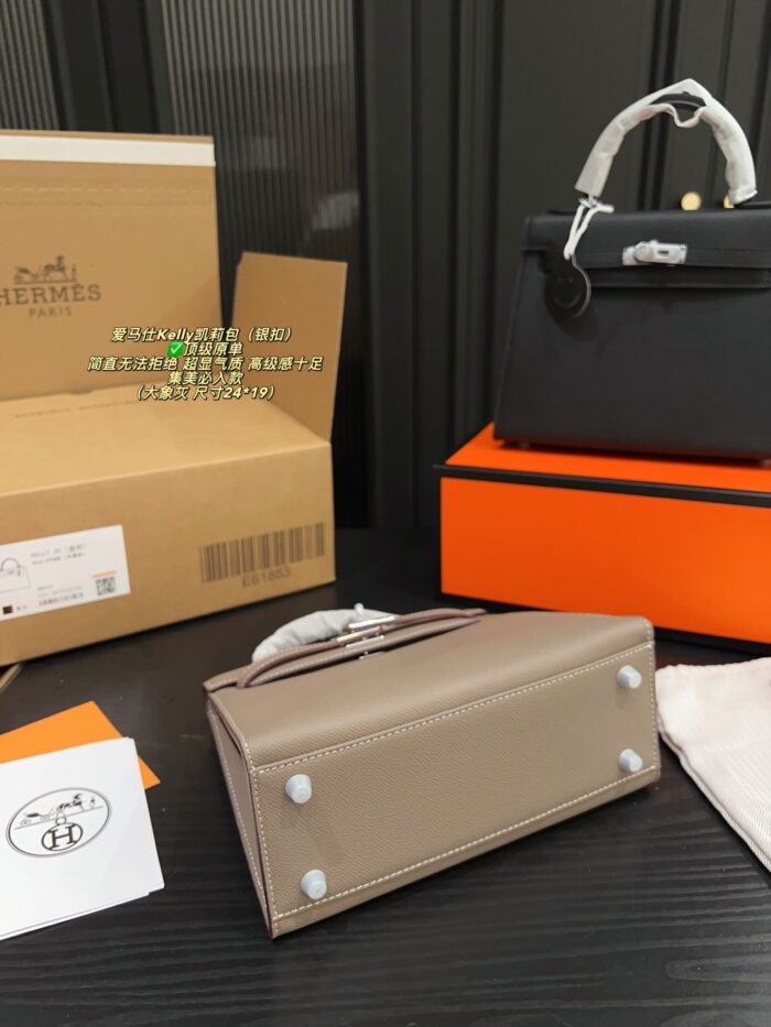 Hermès Kelly Bag (Silver Buckle) An Absolute Must-Have For Sophisticated Style - Image 5