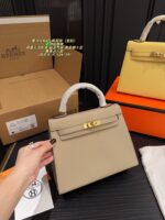 Hermès Kelly Bag (Gold Buckle) Exudes Sophistication And Elegance - Image 3