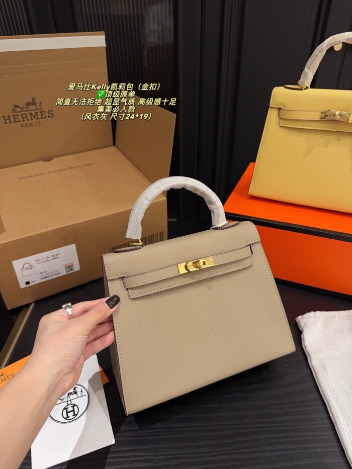 Hermès Kelly Bag (Gold Buckle) Exudes Sophistication And Elegance - Image 3