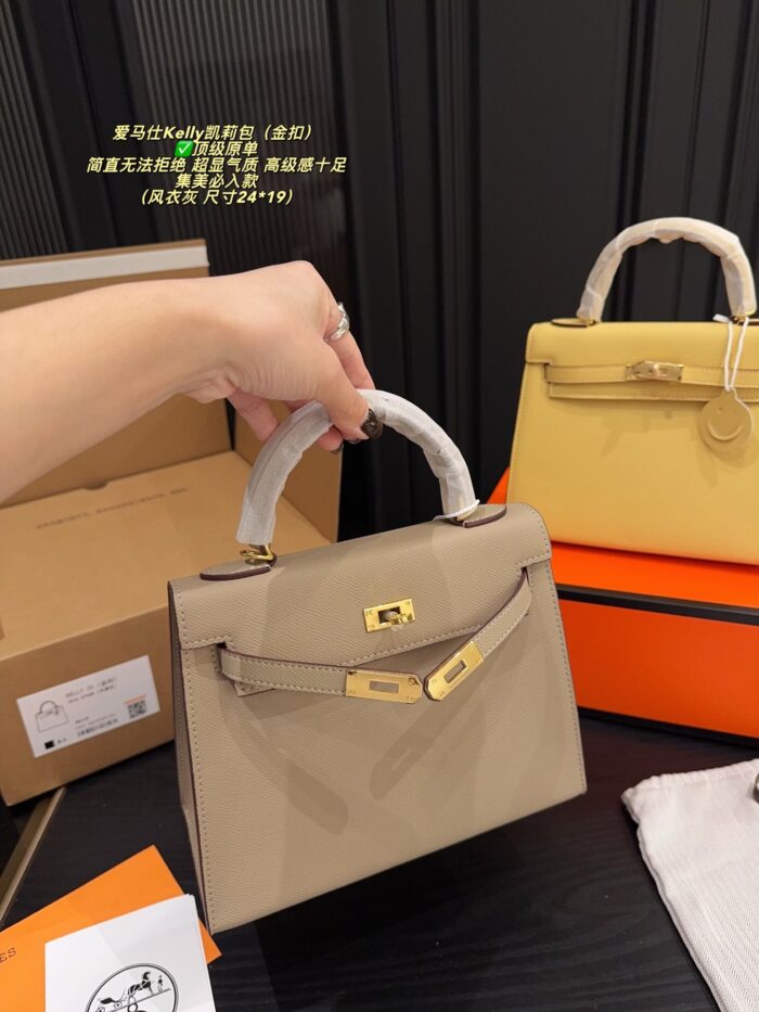Hermès Kelly Bag (Gold Buckle) Exudes Sophistication And Elegance - Image 4