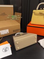 Hermès Kelly Bag (Gold Buckle) Exudes Sophistication And Elegance - Image 5