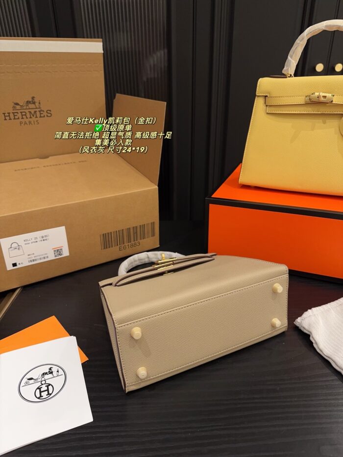 Hermès Kelly Bag (Gold Buckle) Exudes Sophistication And Elegance - Image 5